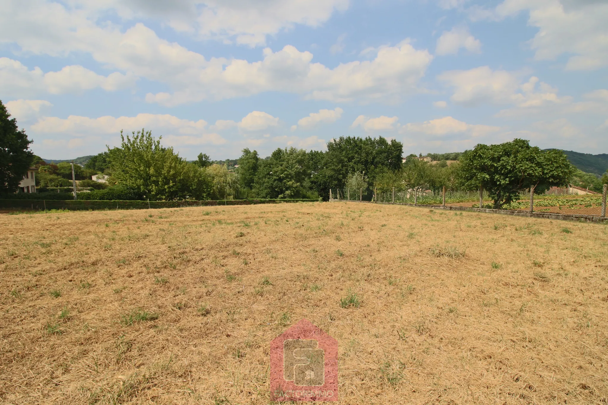 Terrain constructible de 3169 m² à vendre à Puy l'Évêque 