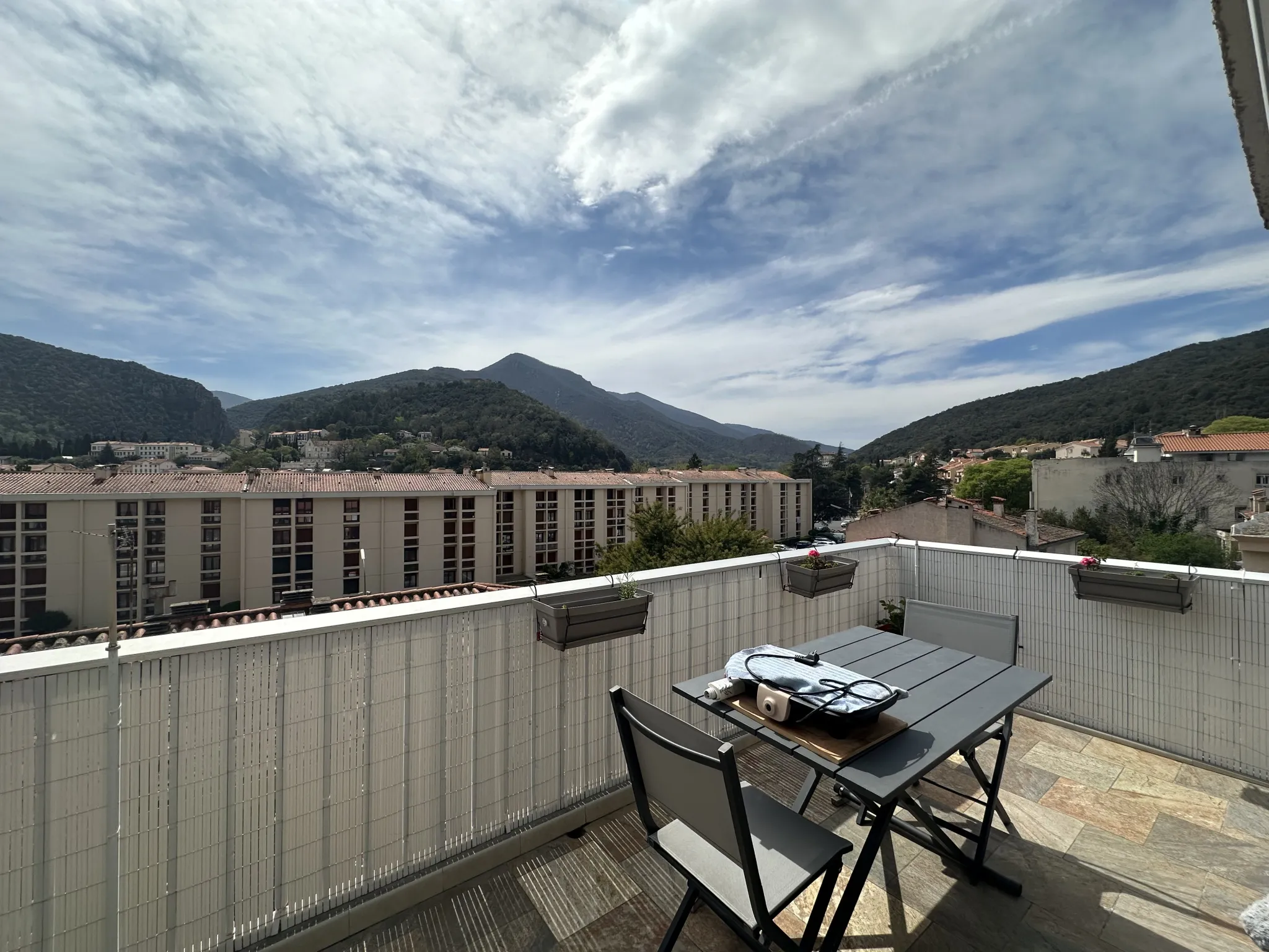 Appartement F2 lumineux avec vue panoramique à Amélie-les-Bains 