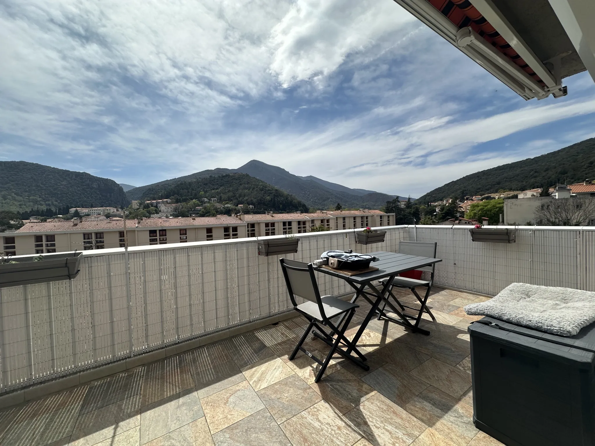 Appartement F2 lumineux avec vue panoramique à Amélie-les-Bains 