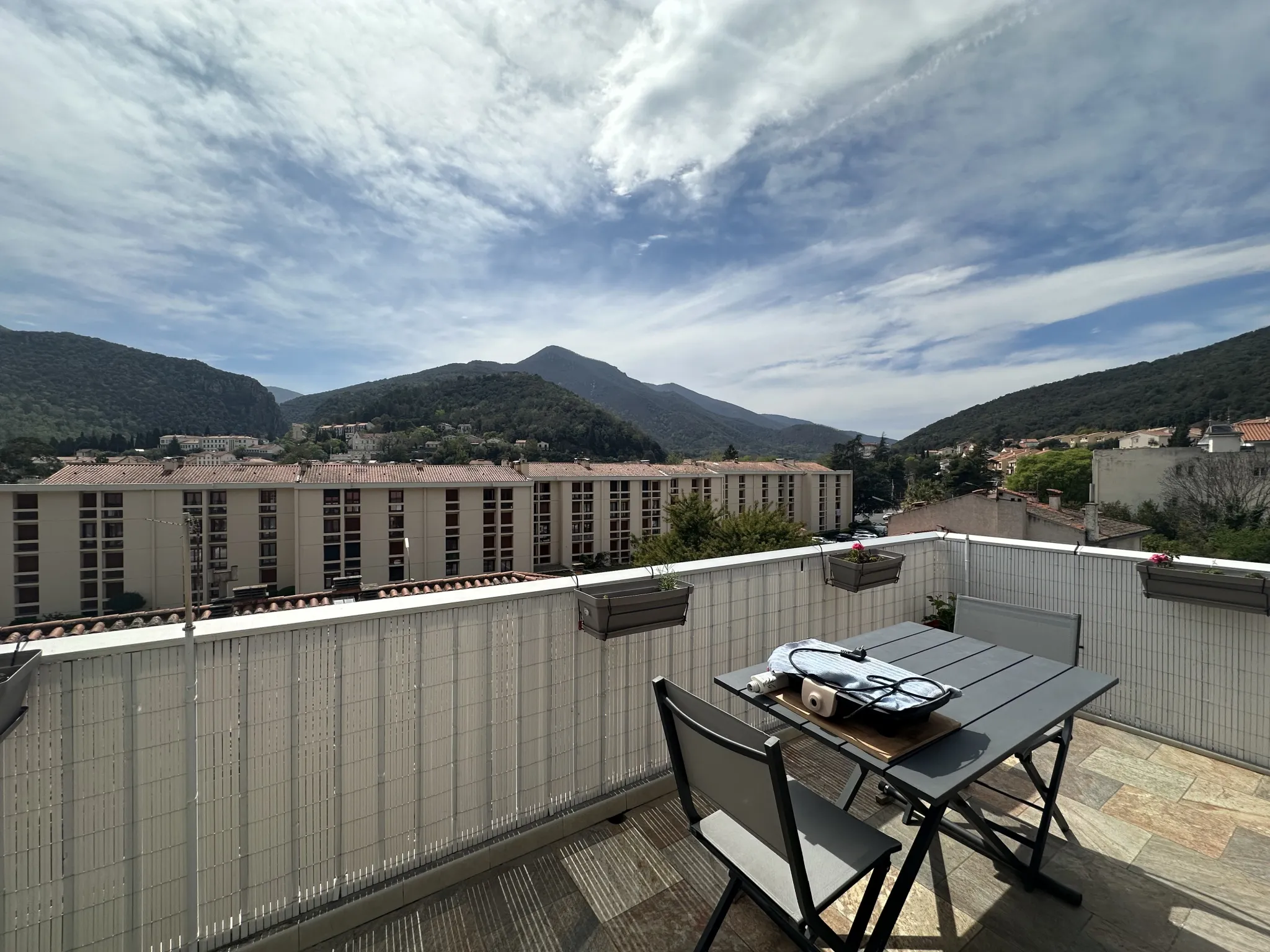 Appartement F2 lumineux avec vue panoramique à Amélie-les-Bains 