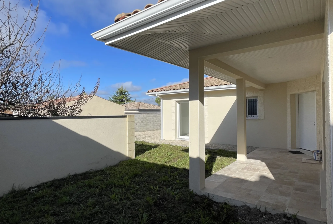 Pavillon contemporain à vendre à Châteaubernard, trois chambres 