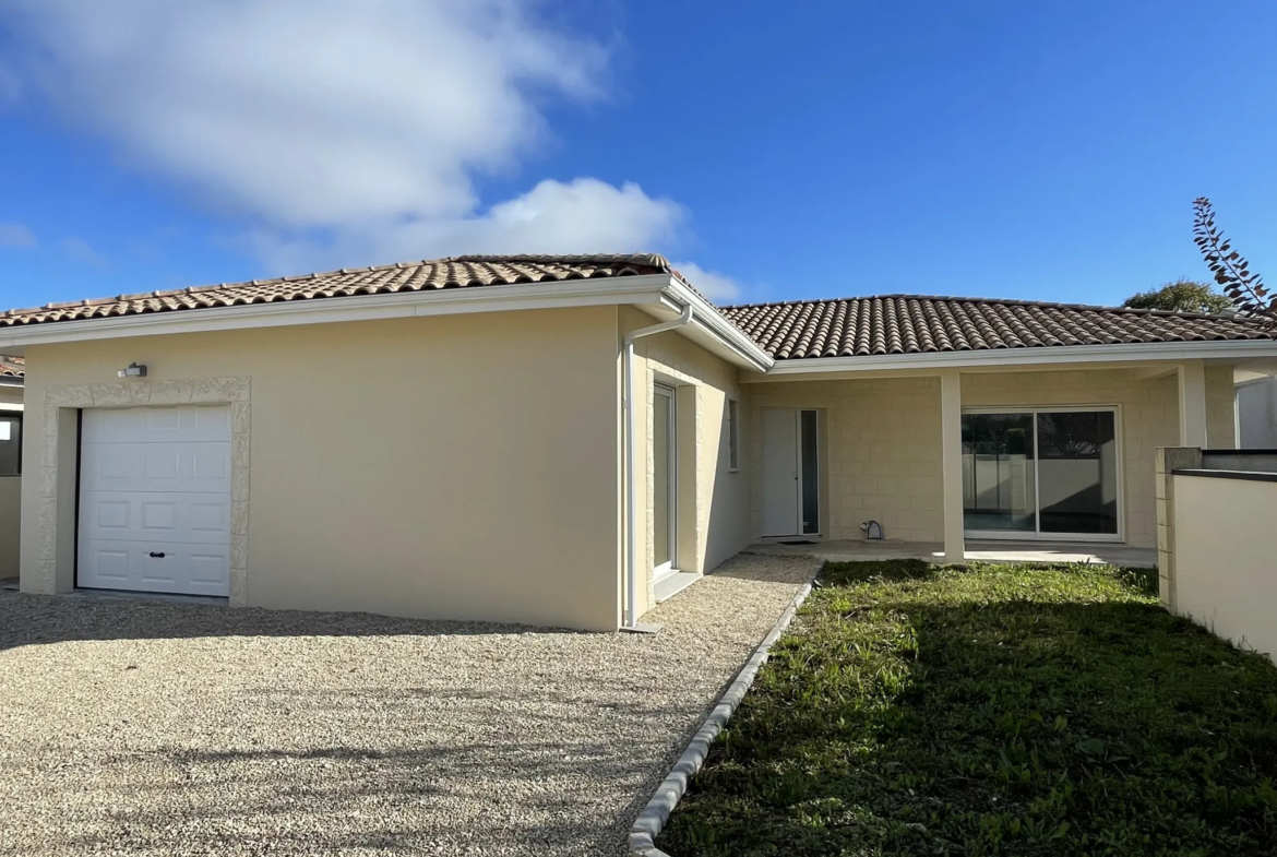 Pavillon contemporain à vendre à Châteaubernard, trois chambres 