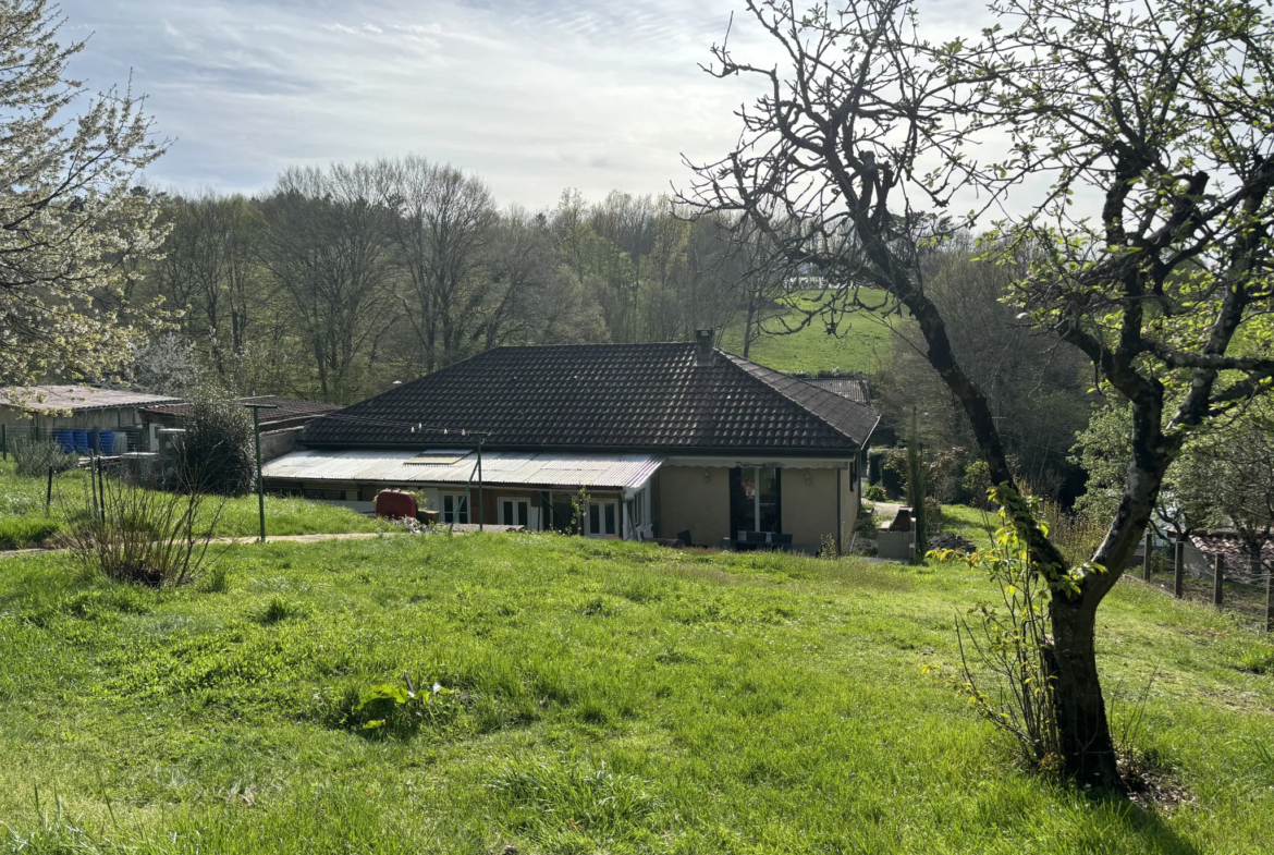 Maison de plain-pied avec 4 chambres à Sanilhac 