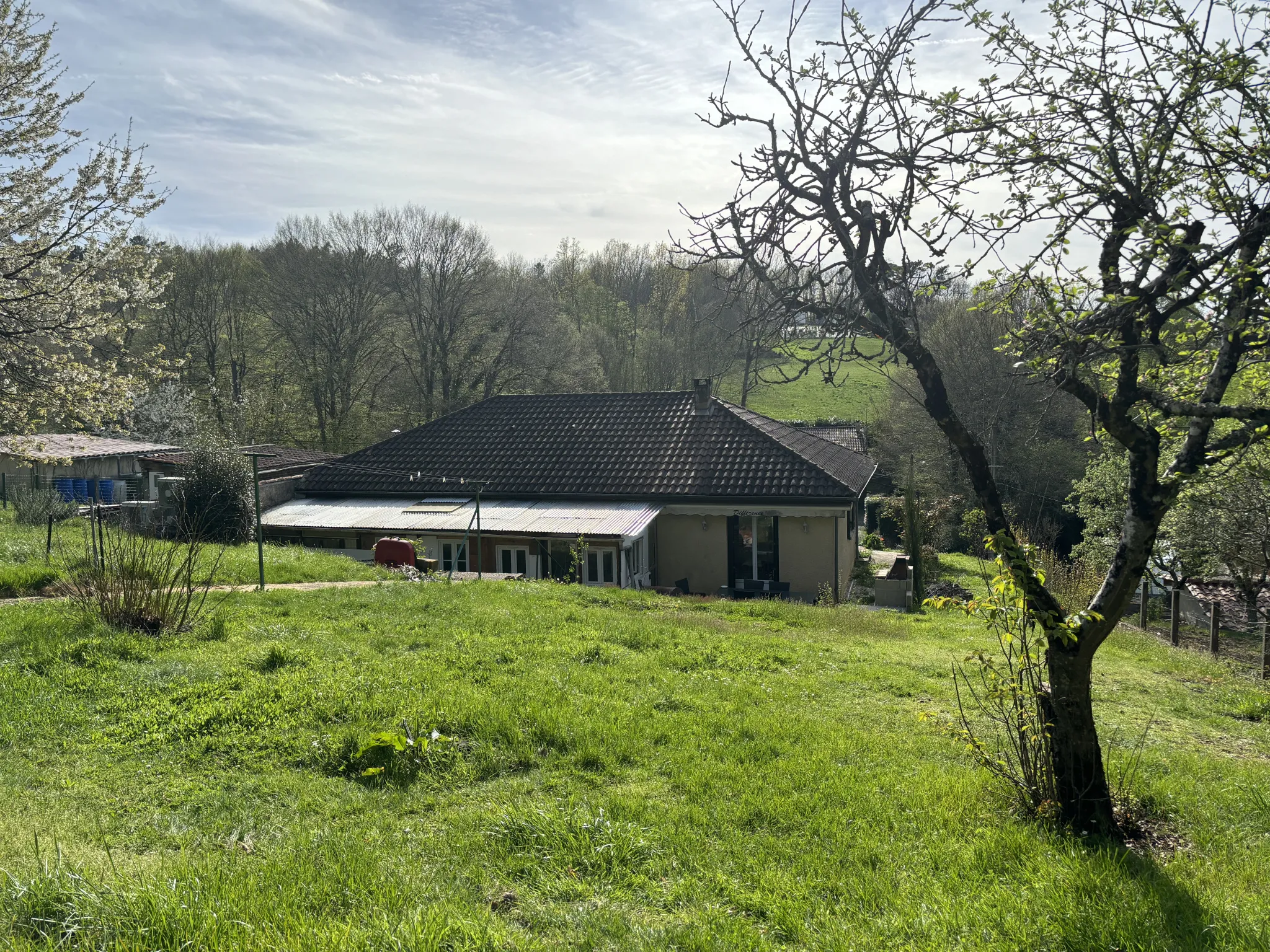 Maison de plain-pied avec 4 chambres à Sanilhac 