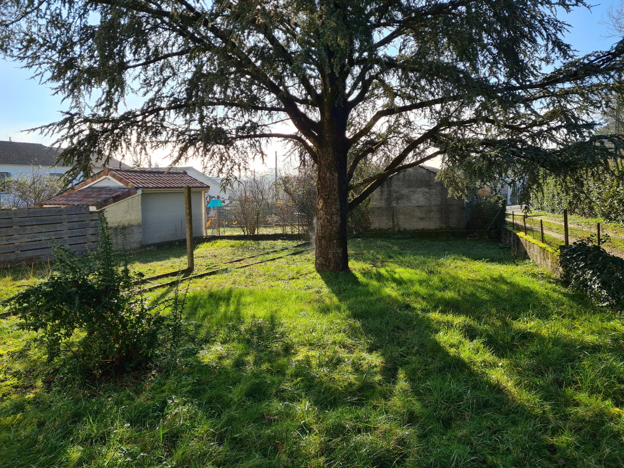 Maison des années 50 à vendre à Castres - 3 chambres et jardin 