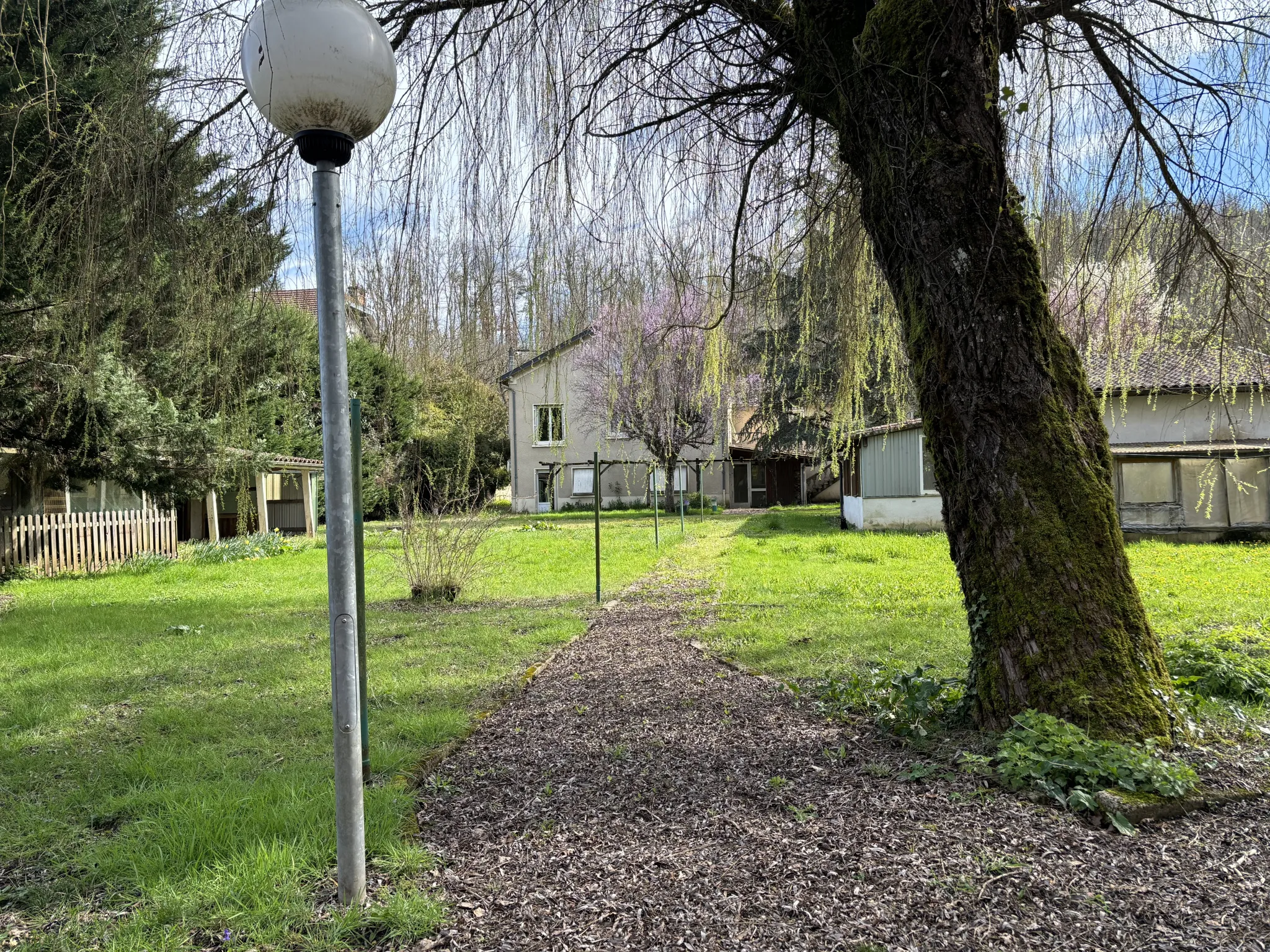 Maison familiale de 6 chambres en bord de rivière à Château-l'Évêque 