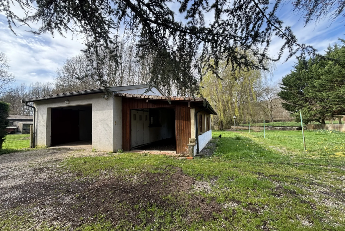 Maison familiale de 6 chambres en bord de rivière à Château-l'Évêque 