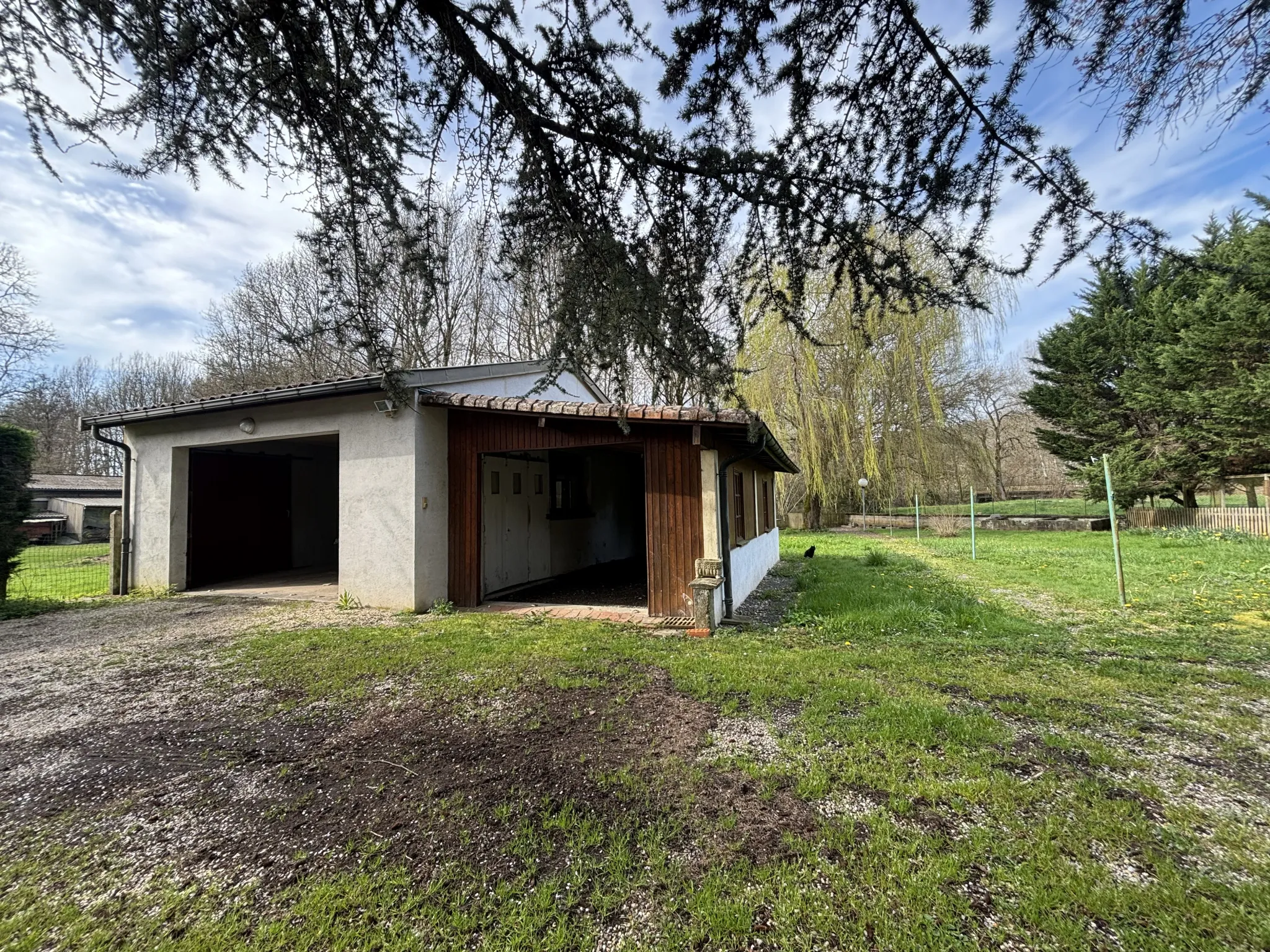 Maison familiale de 6 chambres en bord de rivière à Château-l'Évêque 