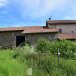 Ancienne ferme avec habitation et dépendances à Sembadel