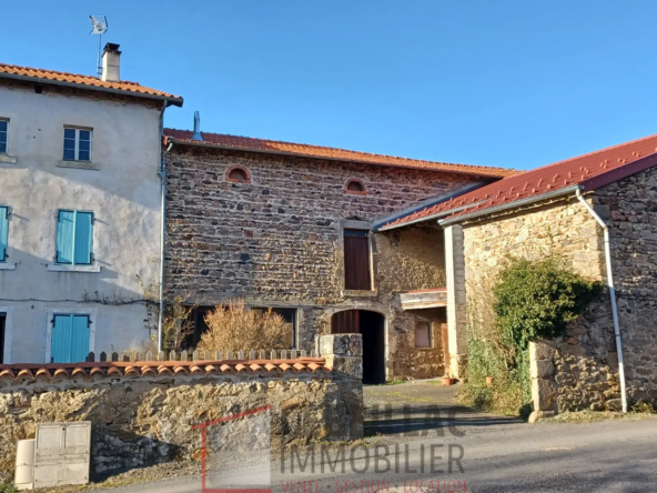 Ancien corps de ferme avec habitation et dépendances à Monlet