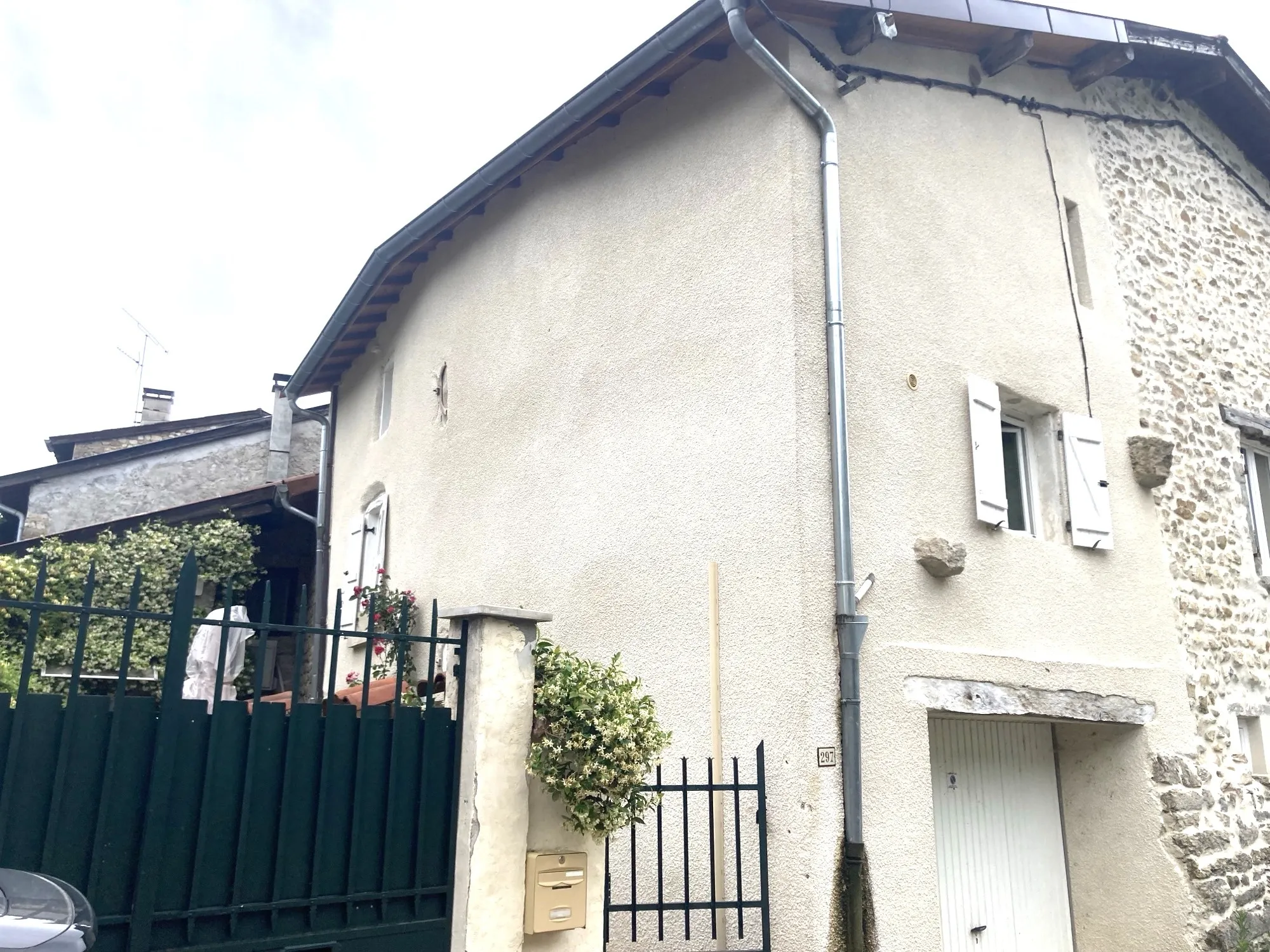 Maison de village T2 en pierre à Vaux-en-Bugey - 46,5 m² 