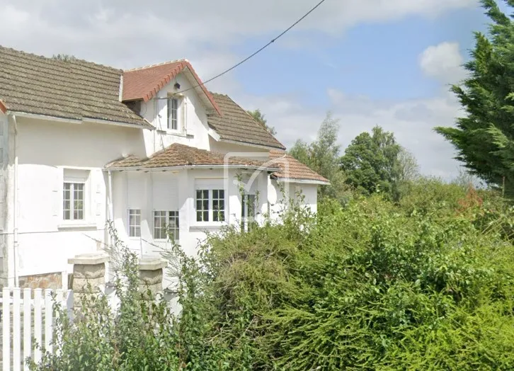 Cottage anglais avec terrain pour chevaux à St Pierre de Frugie 