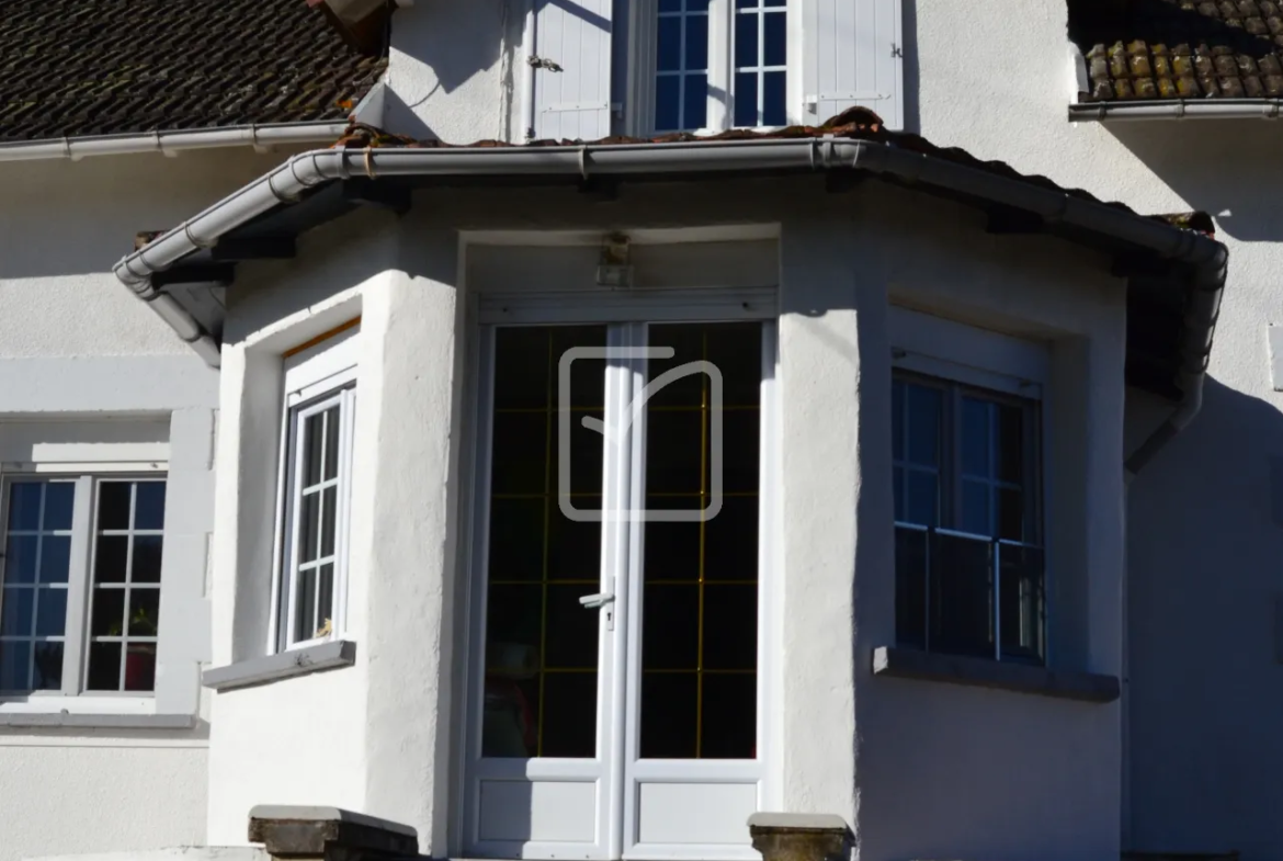 Cottage anglais avec terrain pour chevaux à St Pierre de Frugie 