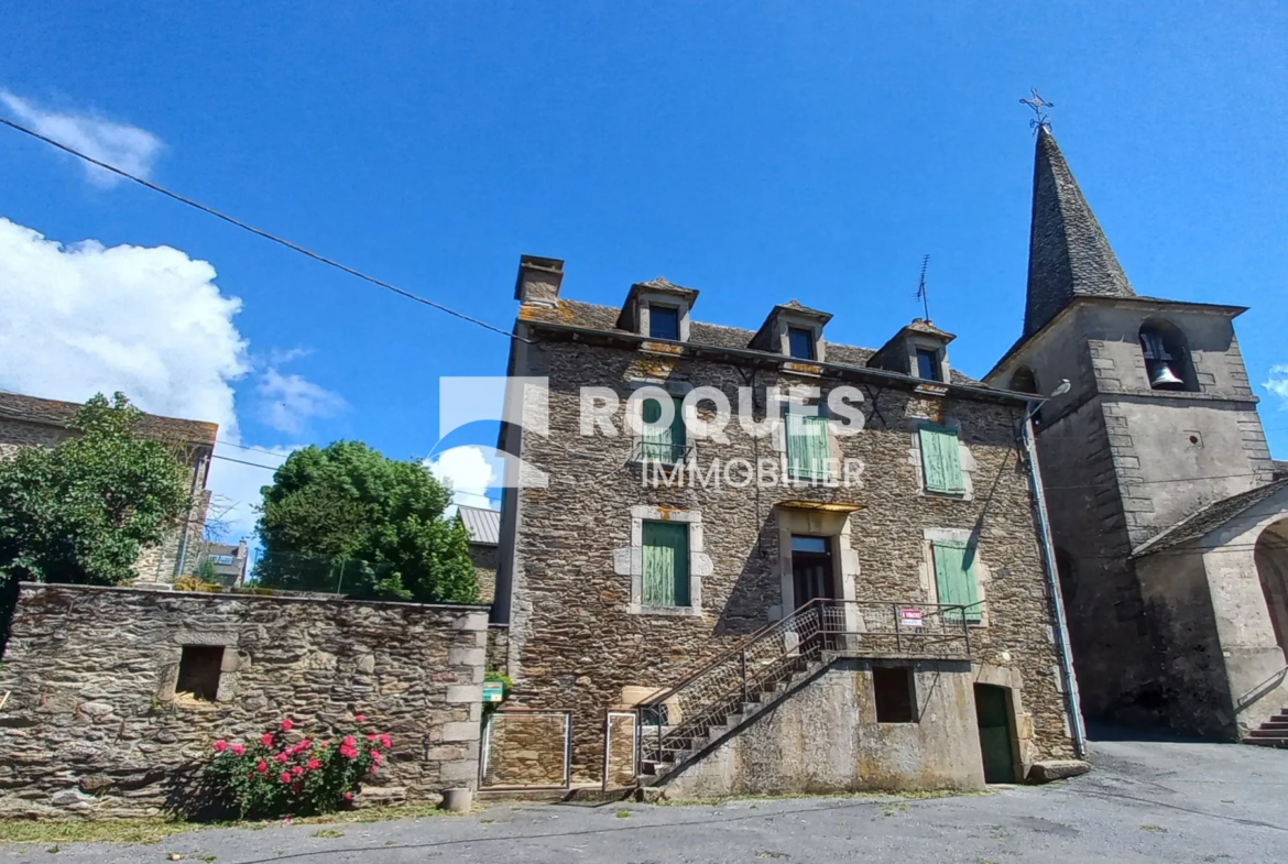 Maison à rénover avec terrasse et jardin près de Salles-Curan 