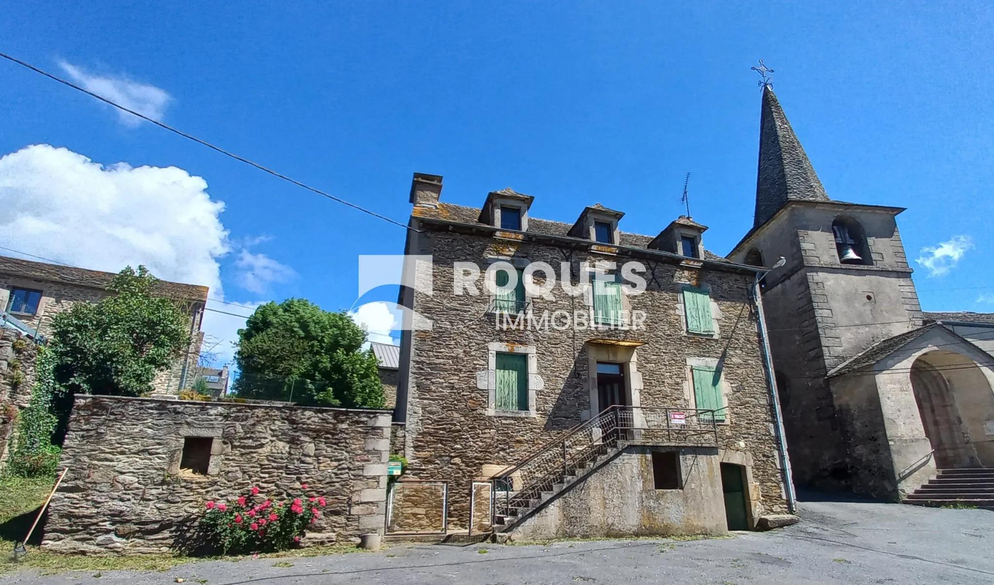 Maison à rénover avec terrasse et jardin près de Salles-Curan 