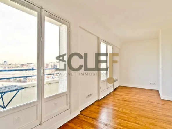 Studio à vendre Paris 15 - Dernier étage avec balcon et vue