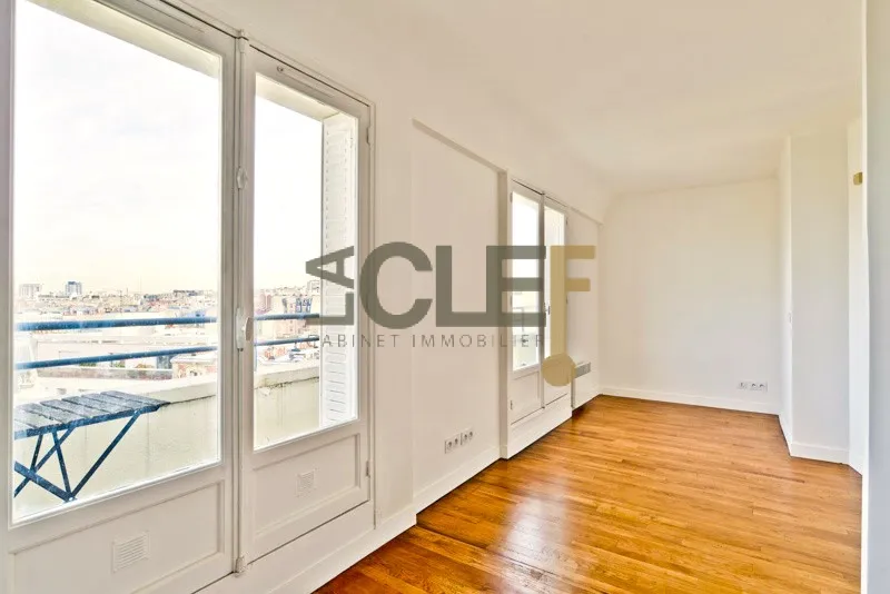 Studio à vendre Paris 15 - Dernier étage avec balcon et vue 