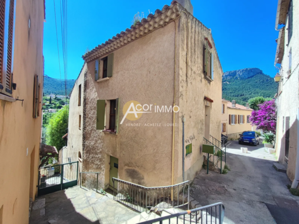 Maison de village T3 avec cave totale au Revèst-les-Eaux