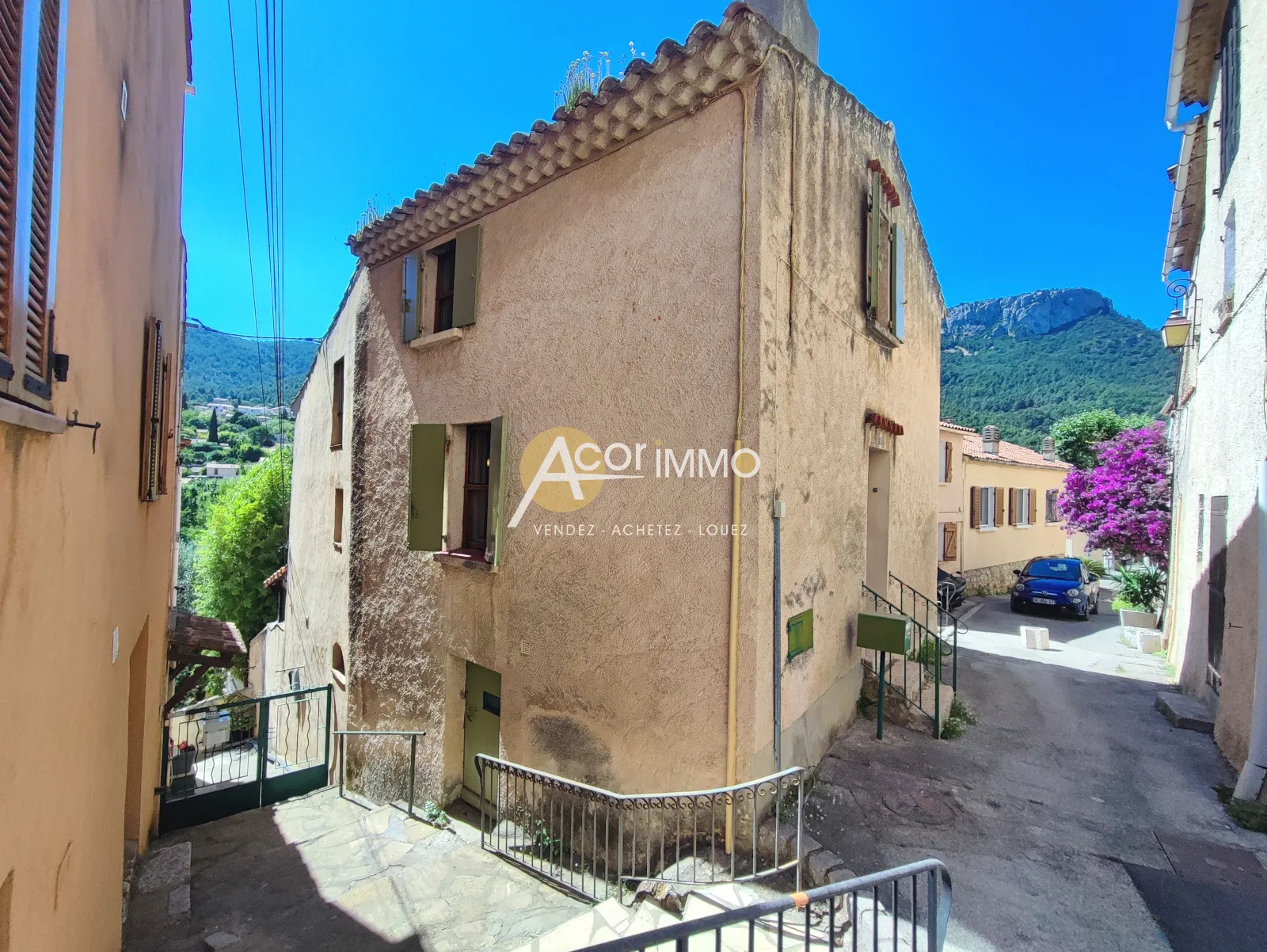 Maison de village T3 avec cave totale au Revèst-les-Eaux 