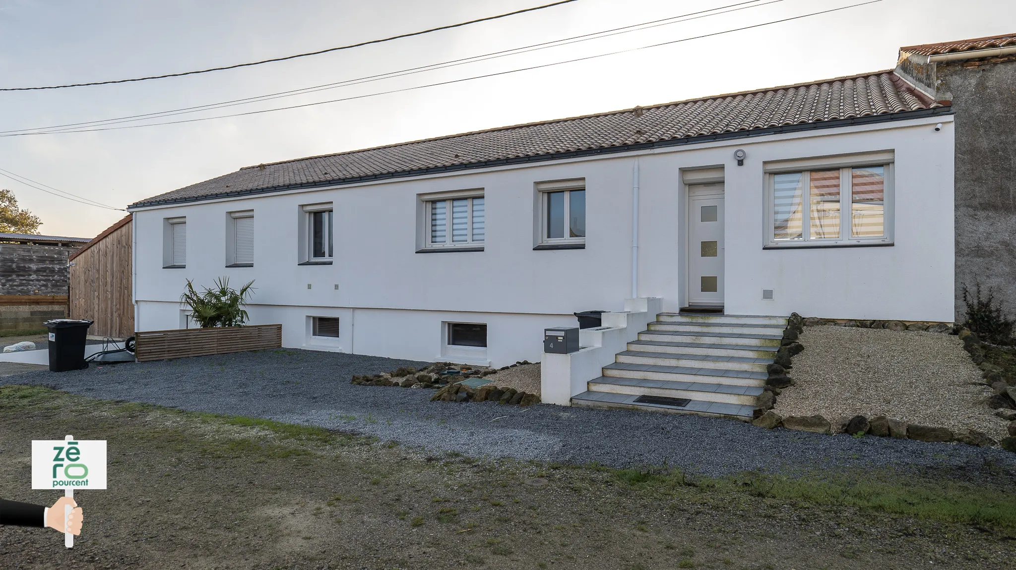 Maison rénovée avec piscine au Poiré sur Vie 