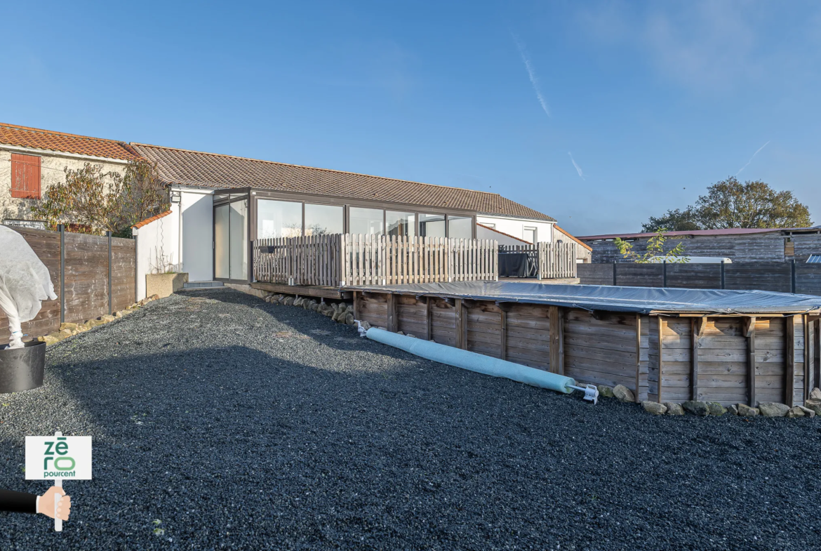 Maison rénovée avec piscine au Poiré sur Vie 