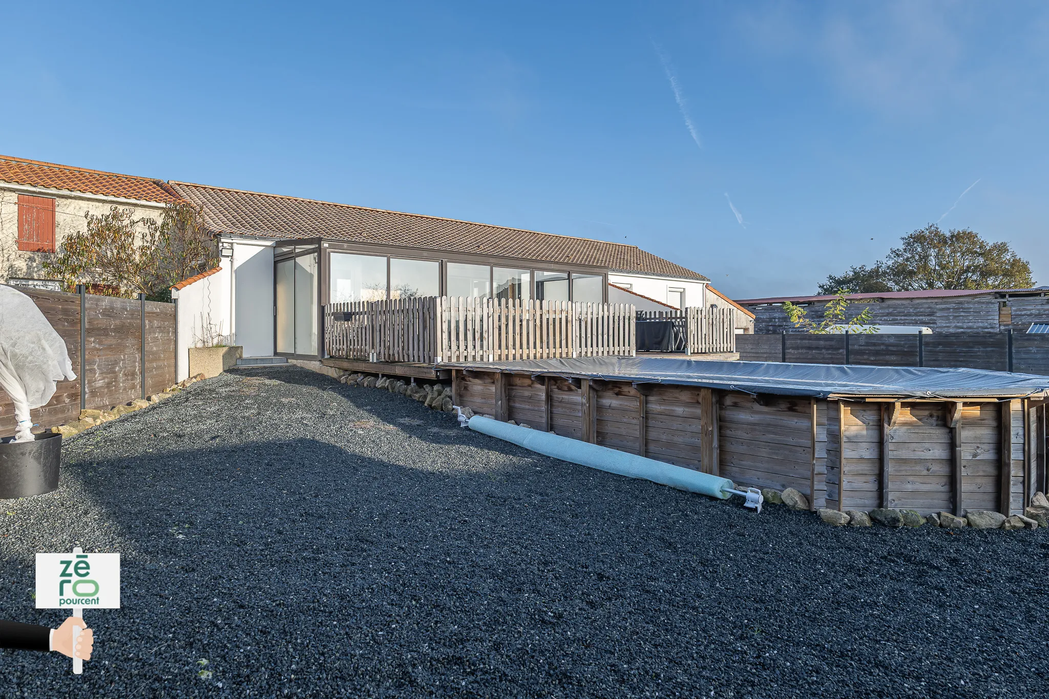 Maison rénovée avec piscine au Poiré sur Vie 