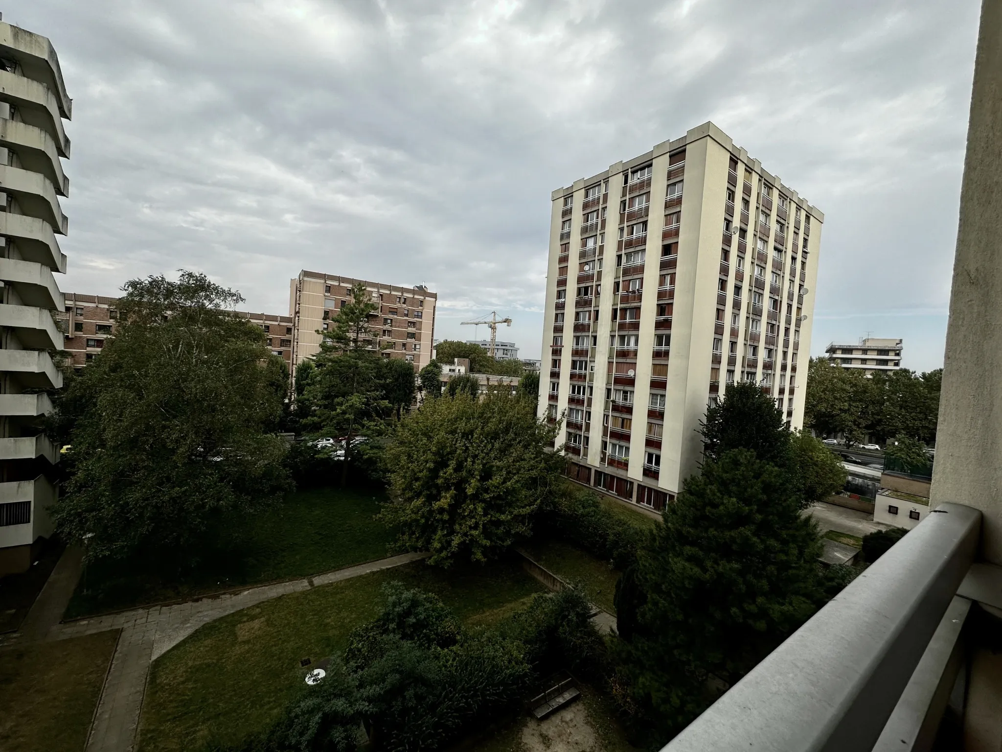 PANTIN - Bel appartement deux pièces avec cave et parking 