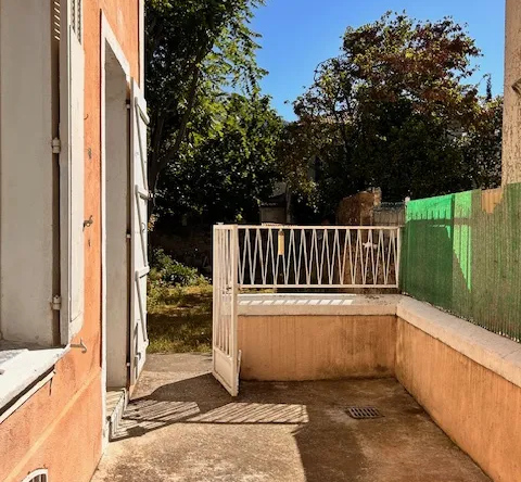 Maison avec jardin composée de 2 T2 au calme à Toulon Ouest