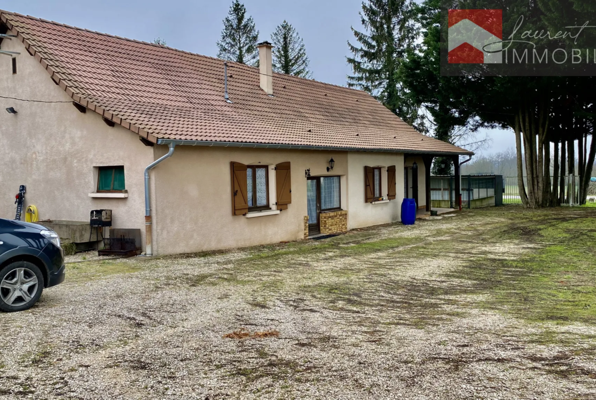 Maison spacieuse à Montpont-En-Bresse avec terrain de 6837 m² 