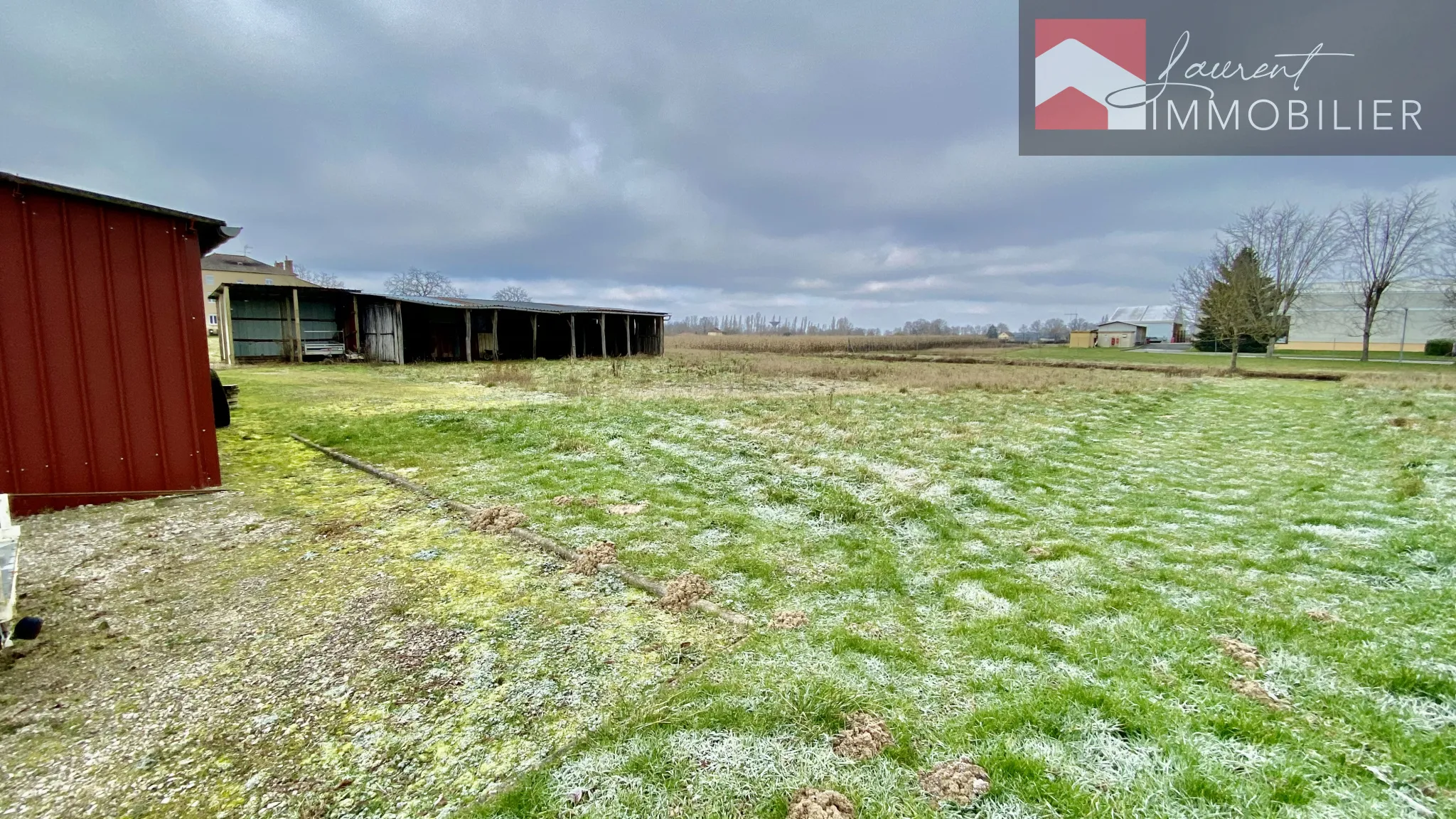 Maison spacieuse à Montpont-En-Bresse avec terrain de 6837 m² 