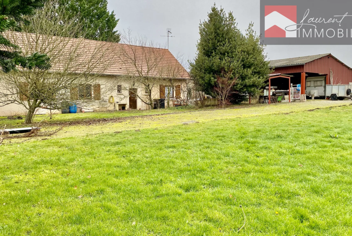 Maison spacieuse à Montpont-En-Bresse avec terrain de 6837 m² 