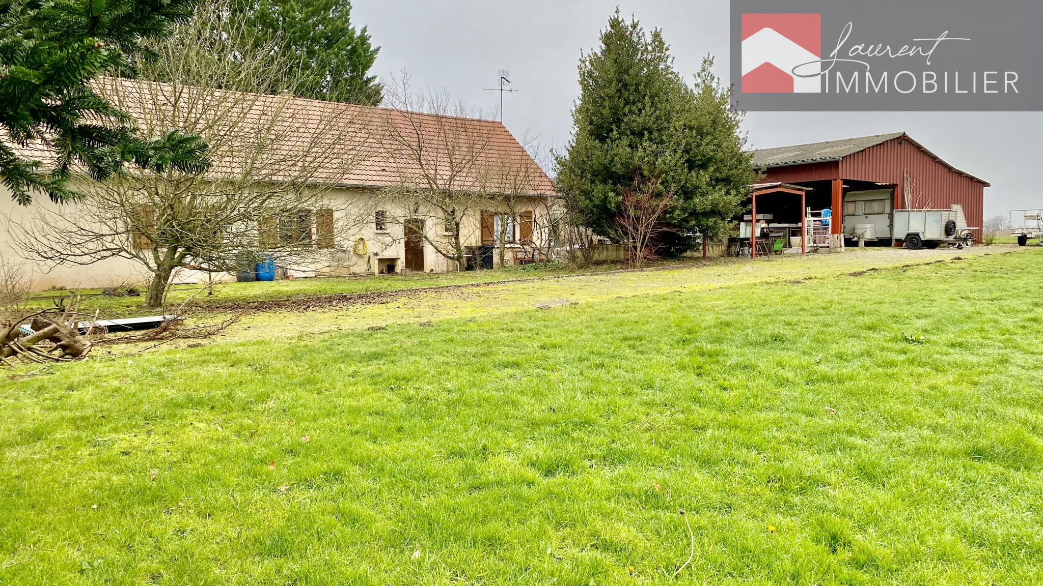 Maison spacieuse à Montpont-En-Bresse avec terrain de 6837 m² 