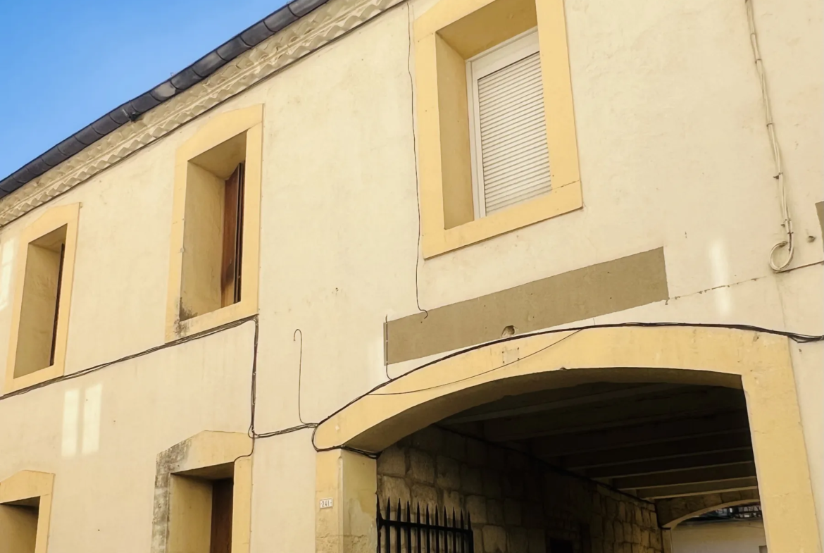 À vendre : Appartement T3 à rénover à Lunel (76 000 EUR) 