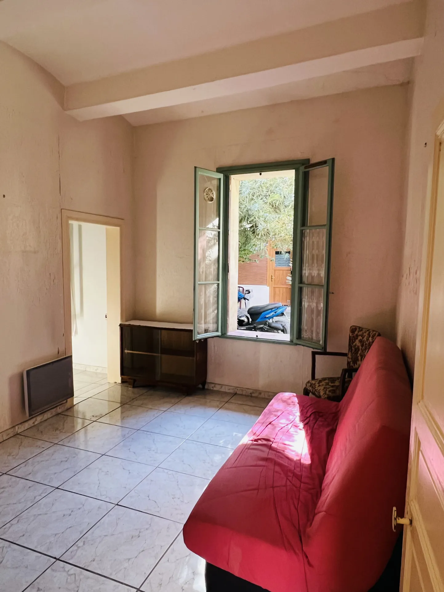 À vendre : Appartement T3 à rénover à Lunel (76 000 EUR) 