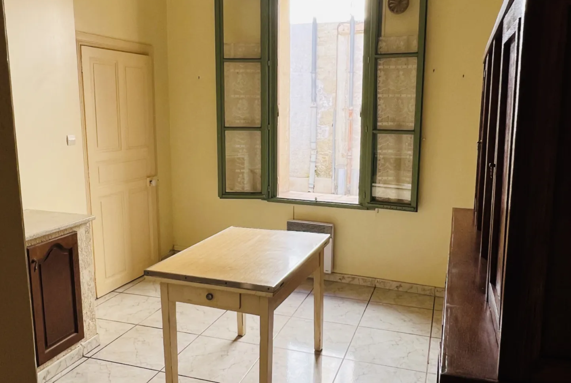 À vendre : Appartement T3 à rénover à Lunel (76 000 EUR) 