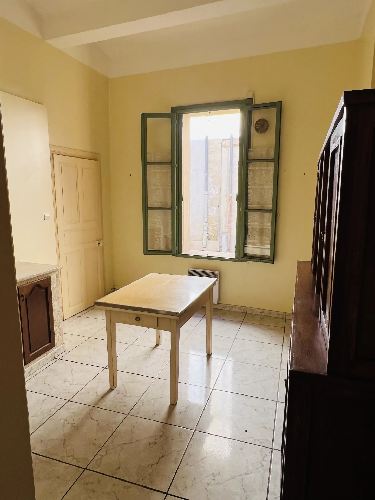 À vendre : Appartement T3 à rénover à Lunel (76 000 EUR) 