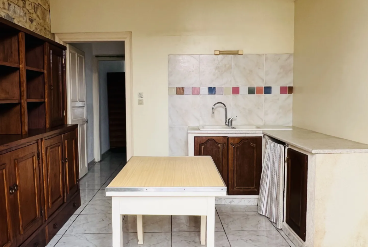 À vendre : Appartement T3 à rénover à Lunel (76 000 EUR) 