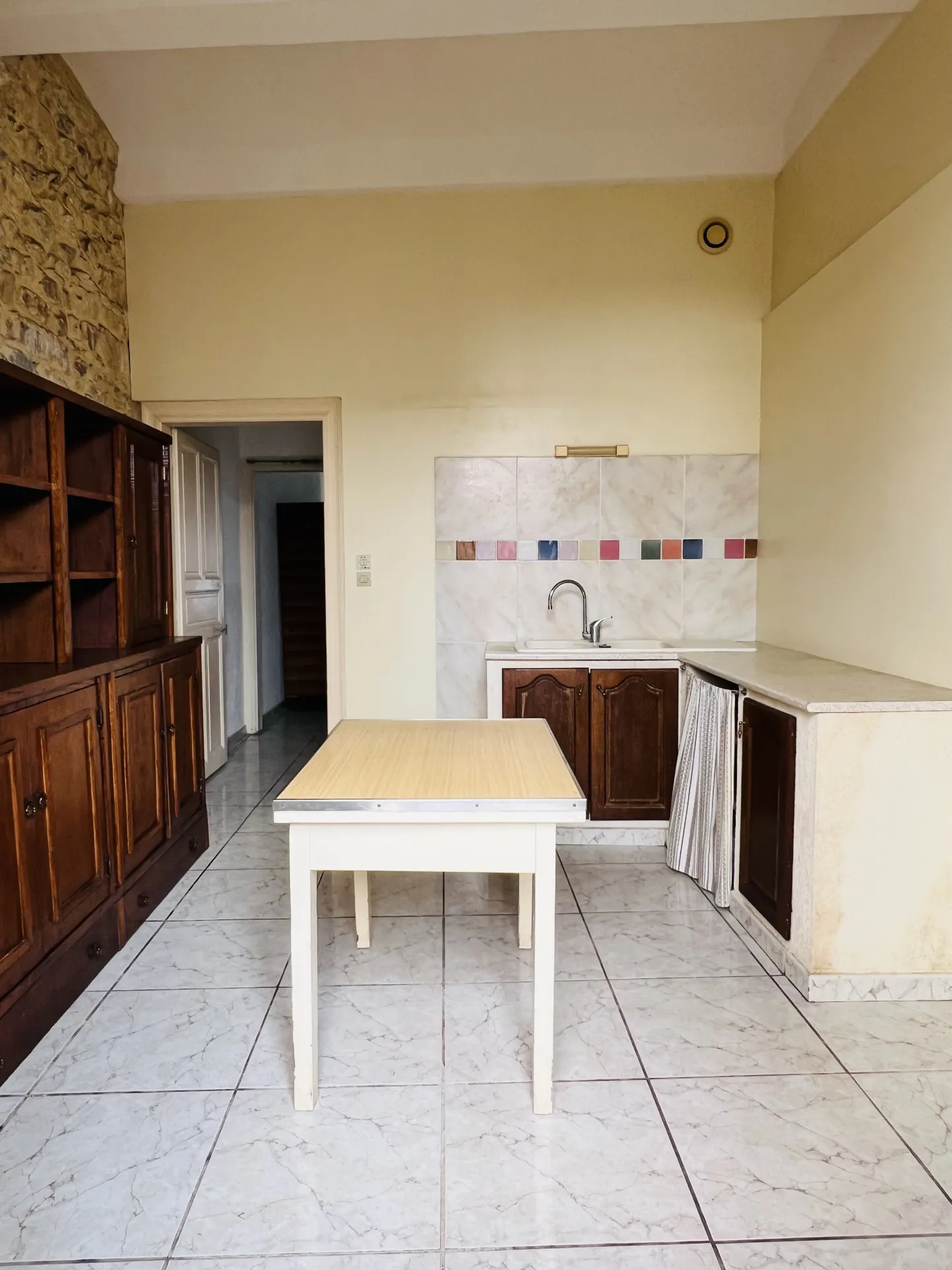 À vendre : Appartement T3 à rénover à Lunel (76 000 EUR) 