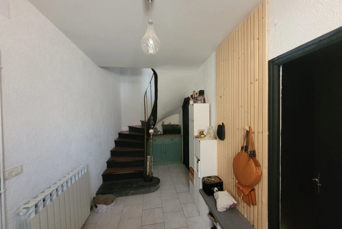 Villa spacieuse à vendre à Arles-Sur-Tech avec 4 chambres 