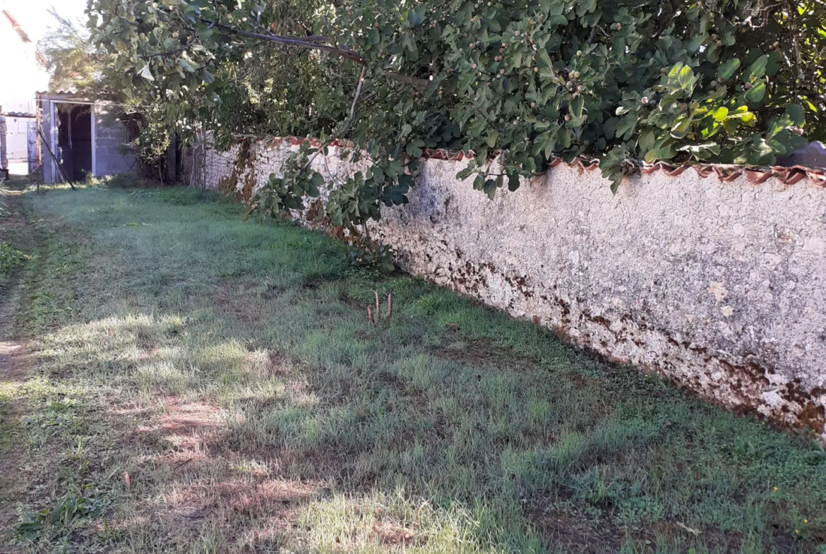 Maison ancienne à rénover à Loulay - 4 pièces 