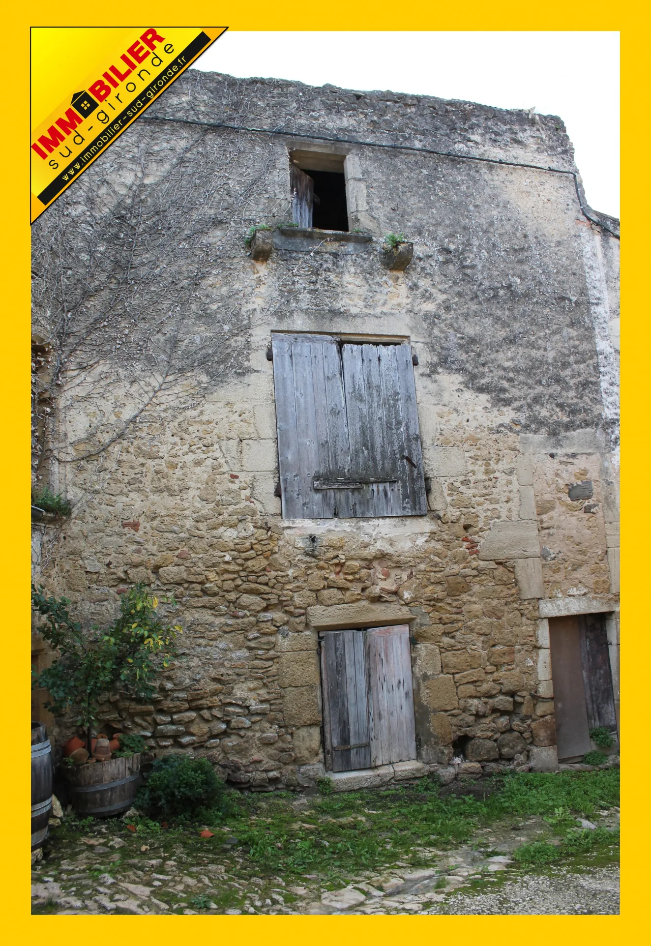 Maison de village en pierre à rénover totalement à Saint Macaire 