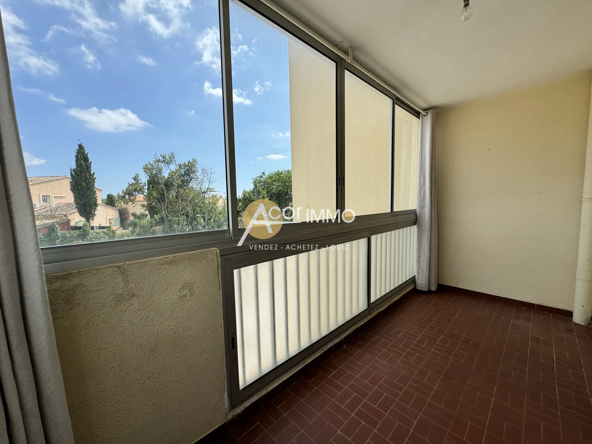 À vendre : Appartement T2 à Six-Fours-Bucarin avec loggia 