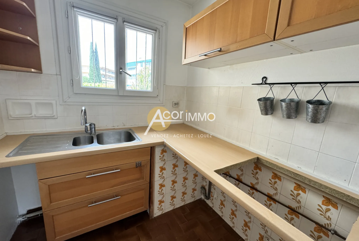 À vendre : Appartement T2 à Six-Fours-Bucarin avec loggia 