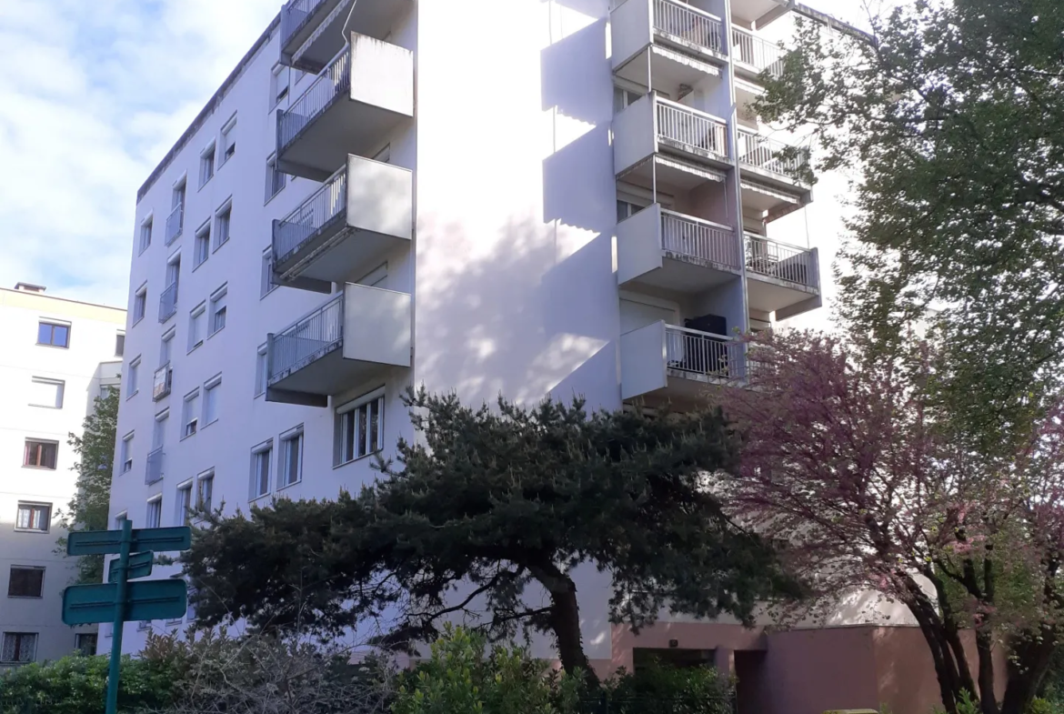 Appartement T5 lumineux avec balcon à Grenoble 