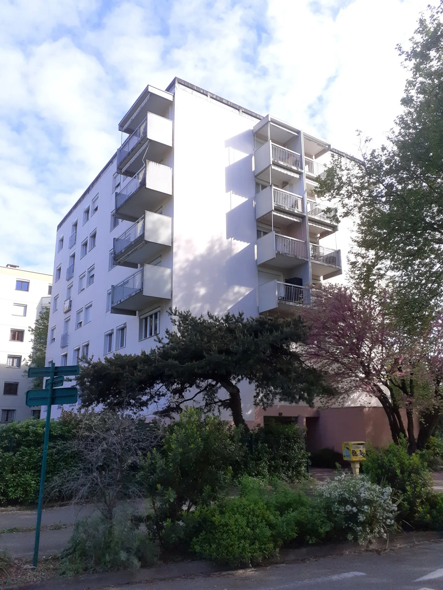 Appartement T5 lumineux avec balcon à Grenoble 