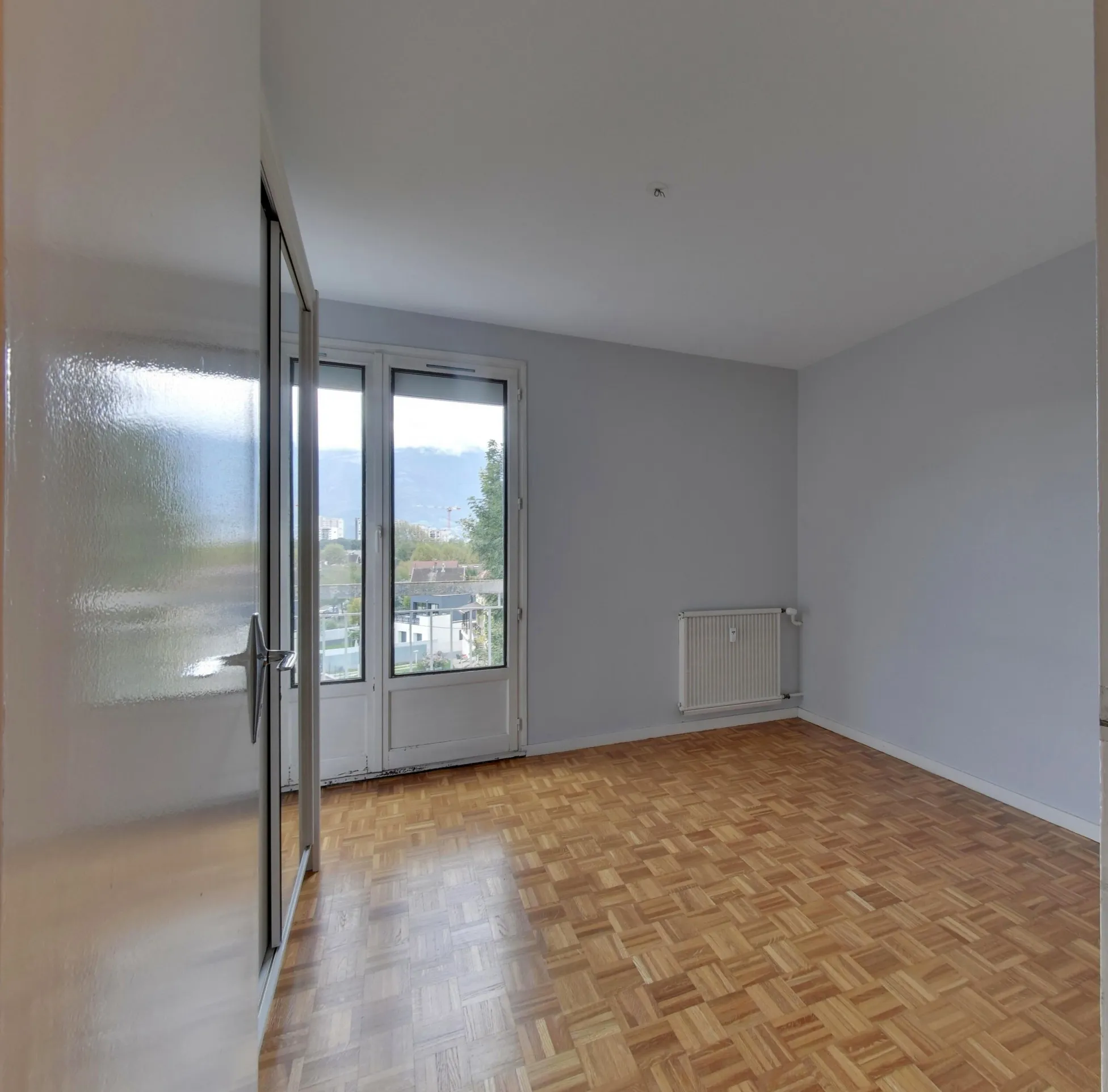 Appartement T5 lumineux avec balcon à Grenoble 