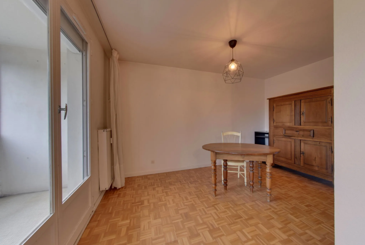 Appartement T5 lumineux avec balcon à Grenoble 