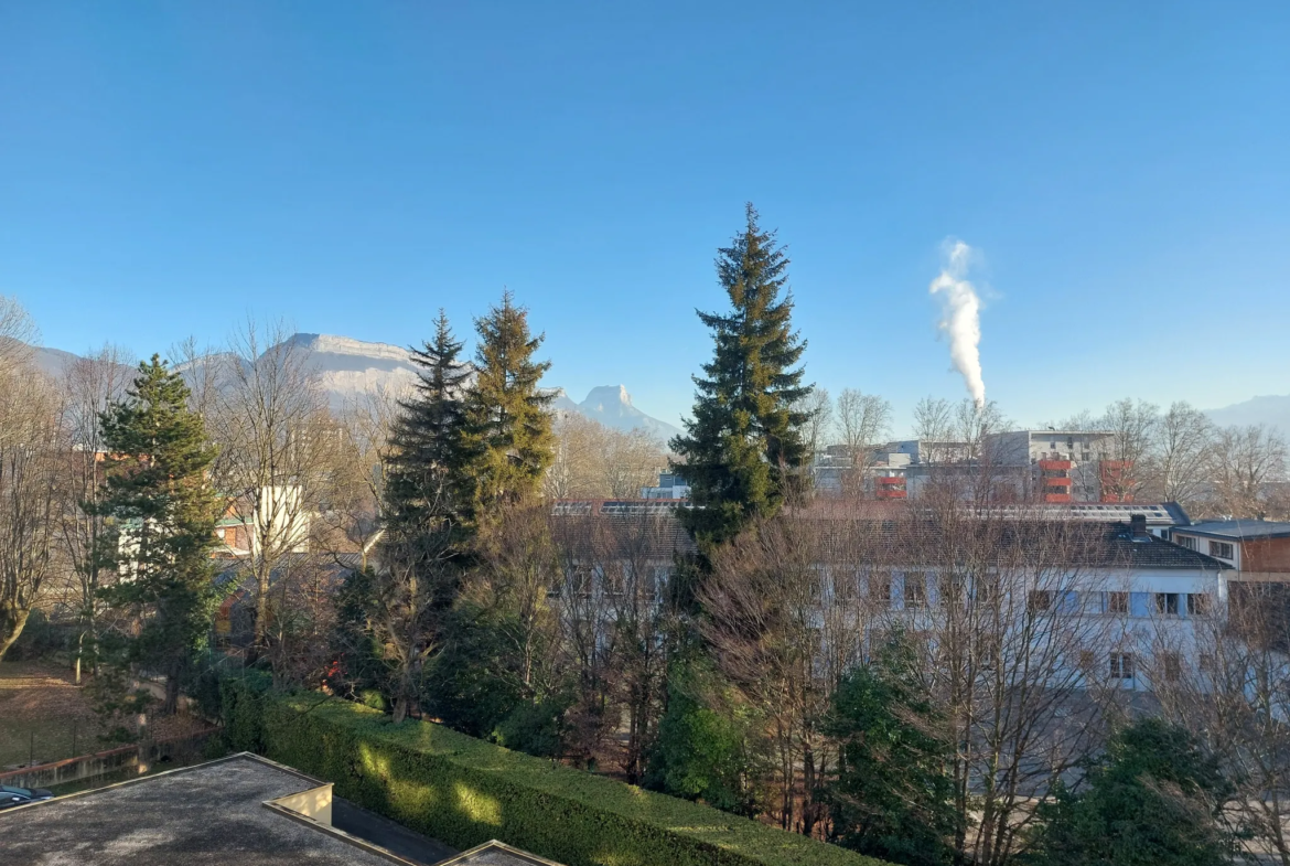 Appartement T5 lumineux avec balcon à Grenoble 