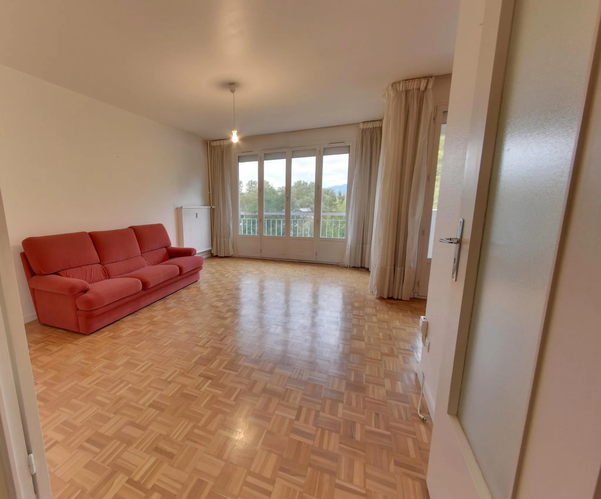 Appartement T5 lumineux avec balcon à Grenoble 