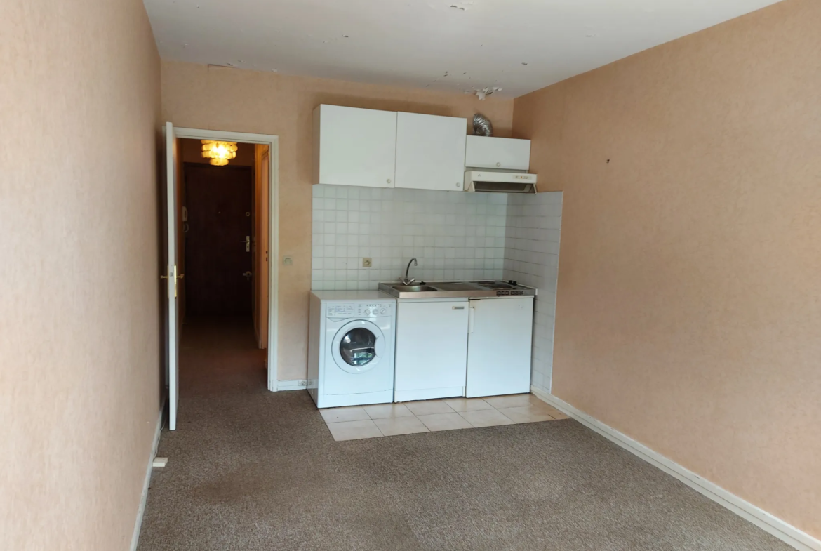 Le Chesnay : Studio de 20,8 m² à vendre avec balcon et parking 